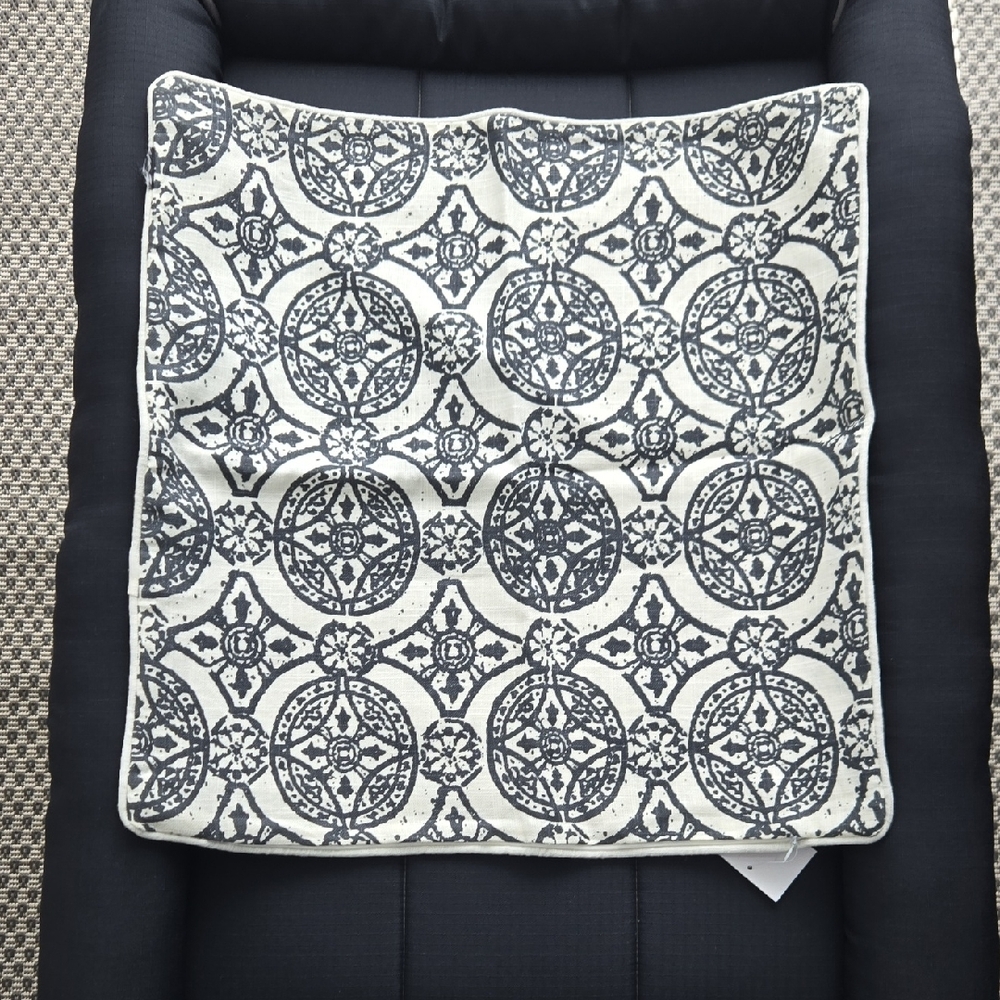 Decorative Medallion Accent Pillow Cover in Black and Cream